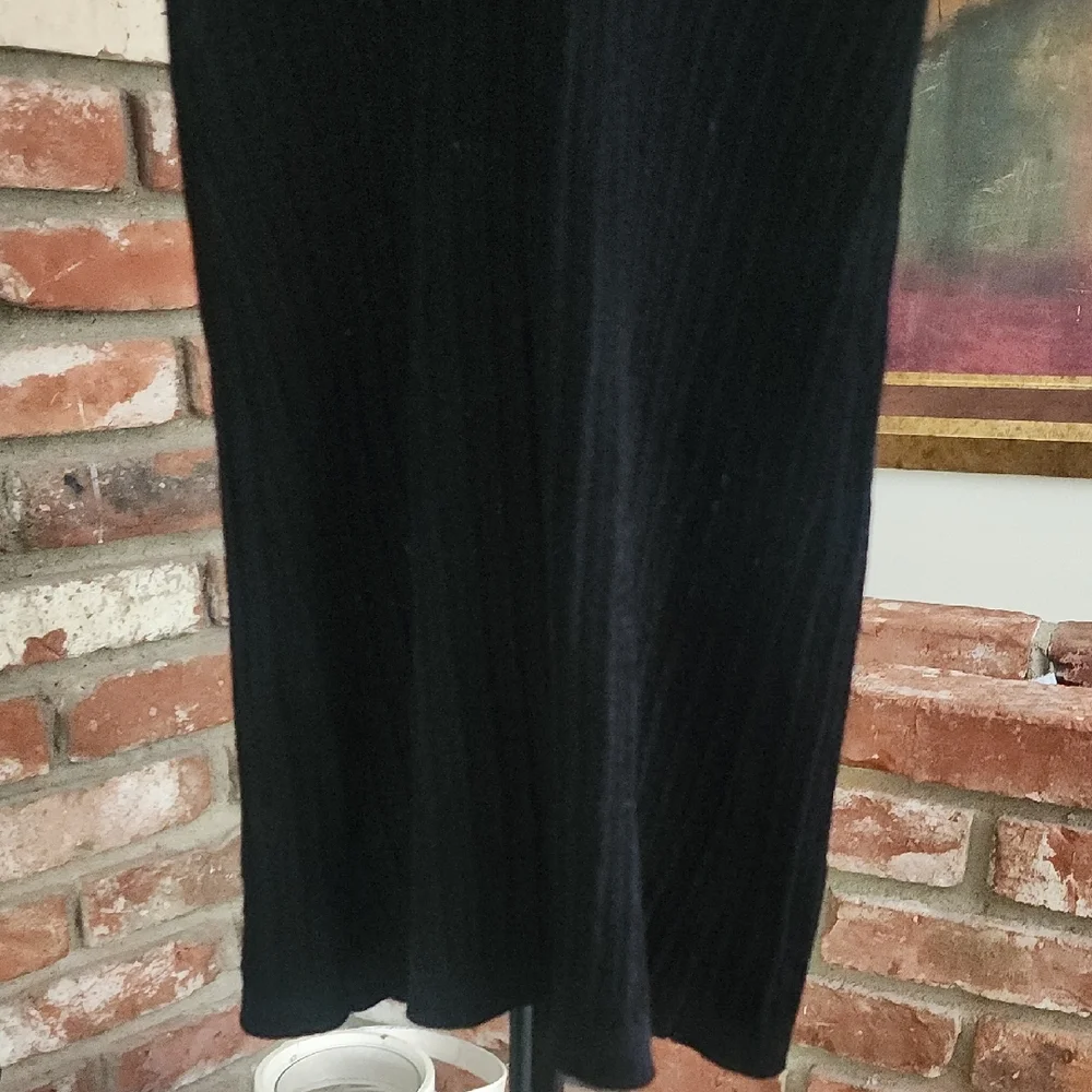 SKIMS Black Ribbed Long Sleeve Henley Top - Picture 4 of 14